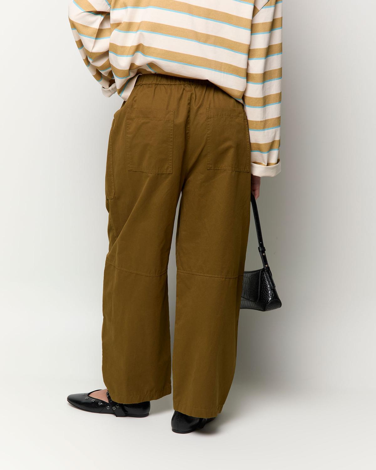 model_shot-back